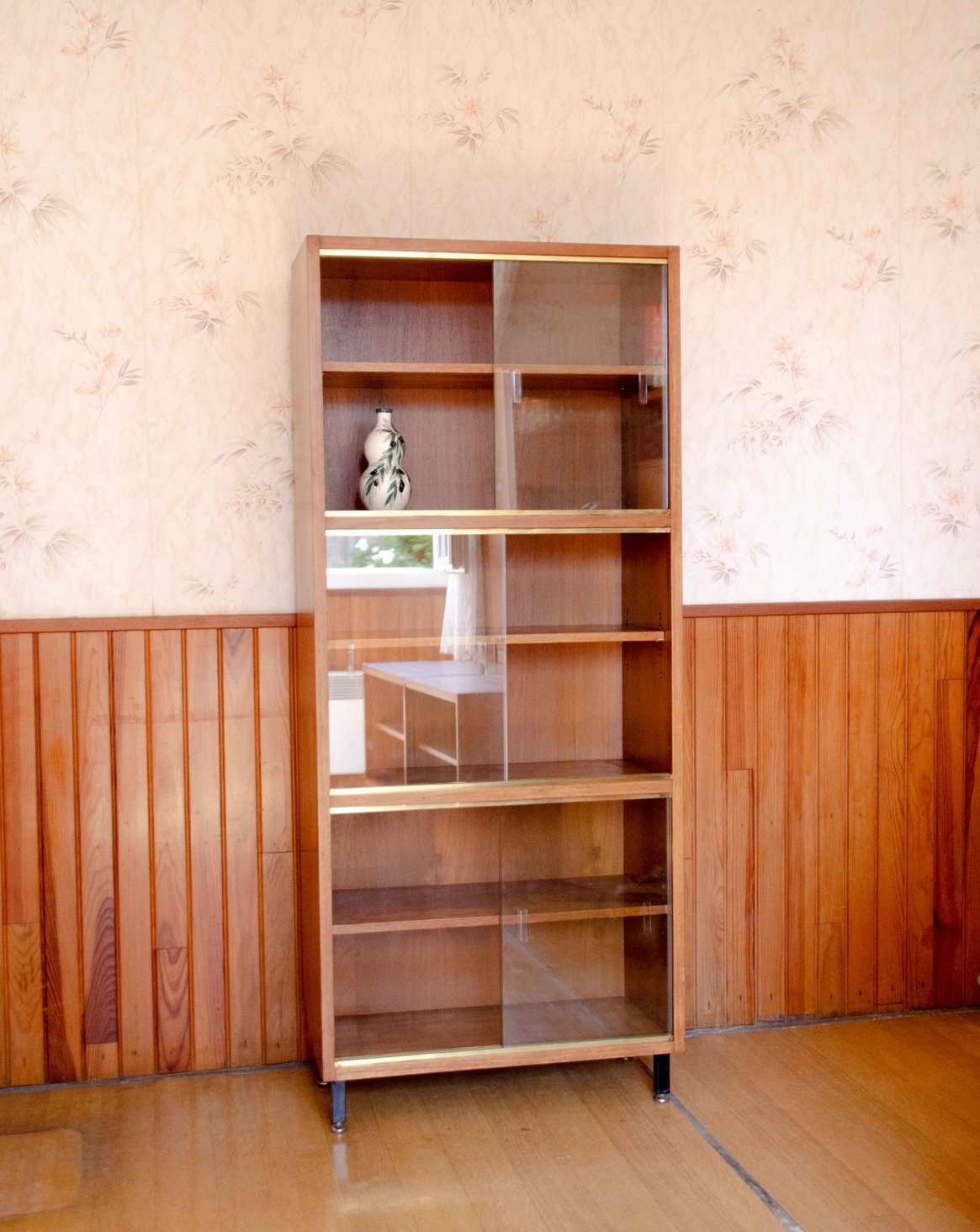 madeleine-bibliotheque-vitree-teck-laiton-738-1