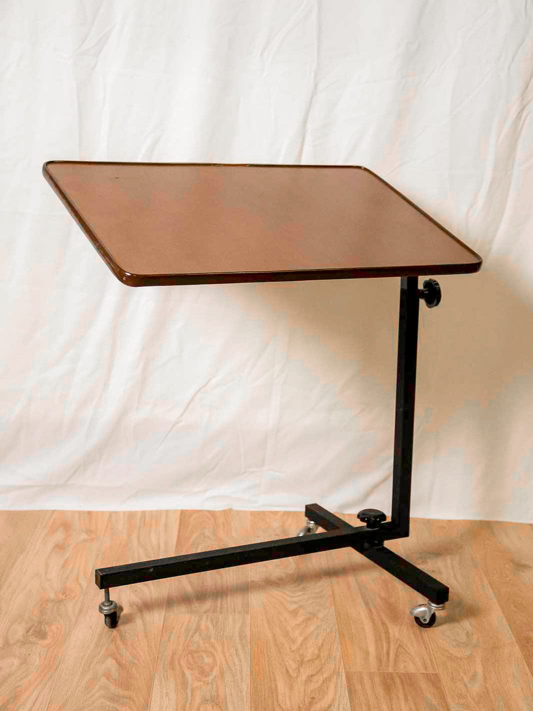 hanna-table-appoint-metal-689-3