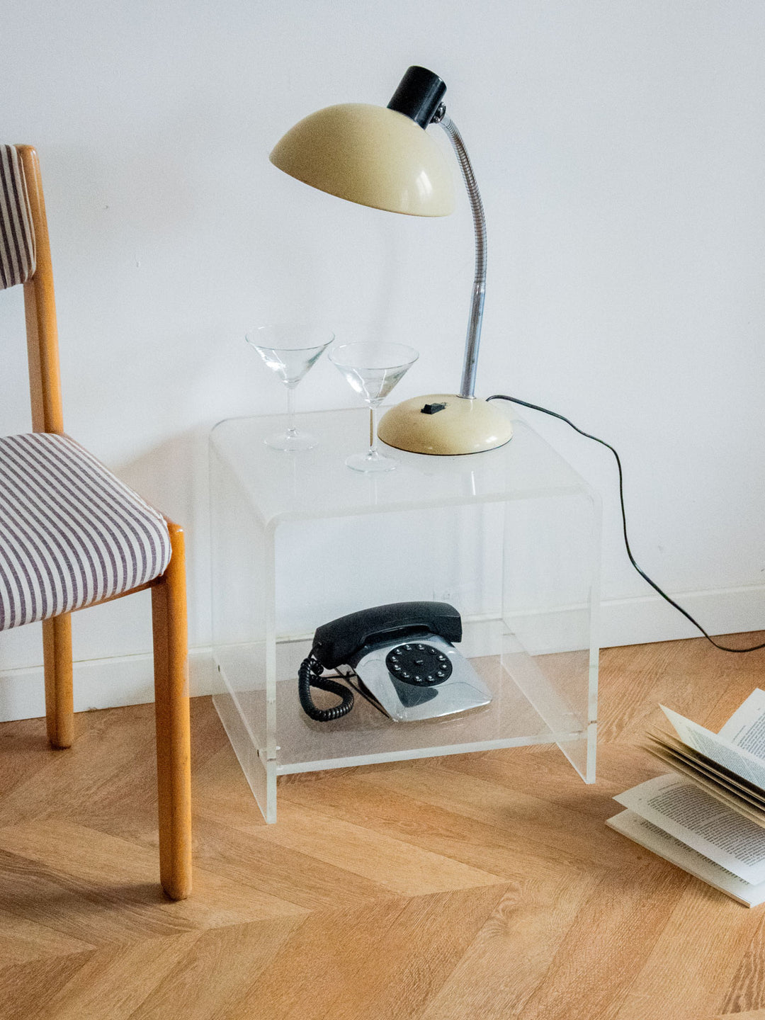 hanna-table-appoint-plexiglass-799-2