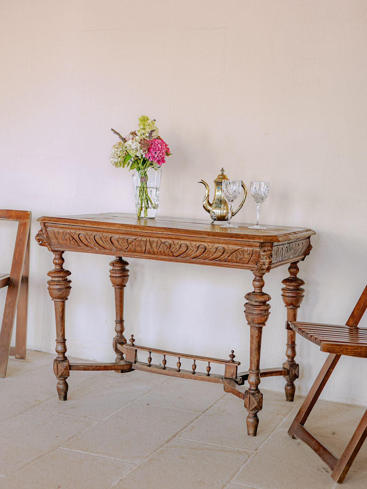 francine-table-appoint-bois-sculpté-moyen-âge-1113-2