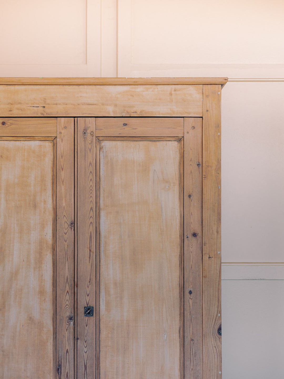 blandine-armoire-bois-clair-renovee-501-11