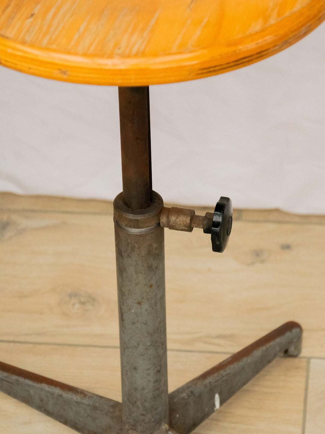 regis-tabouret-bois-822-6