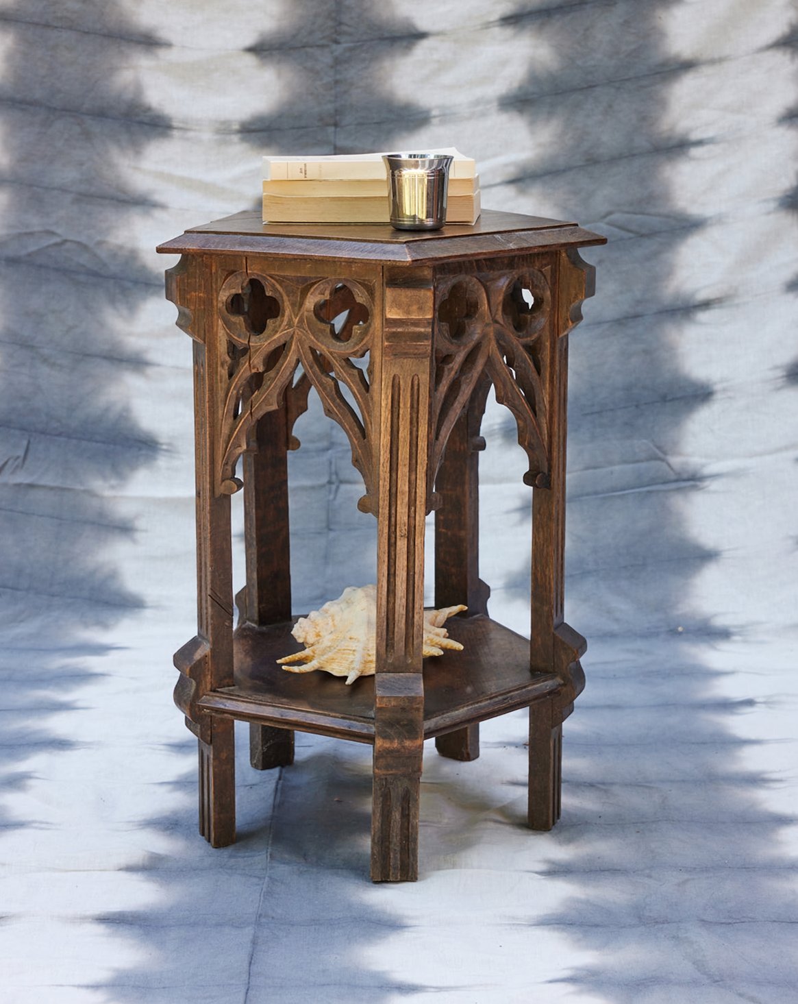francine-table-appoint-bois-gothique-style-1114-1
