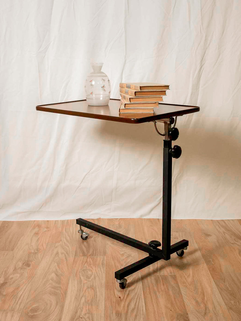 hanna-table-appoint-metal-689-2