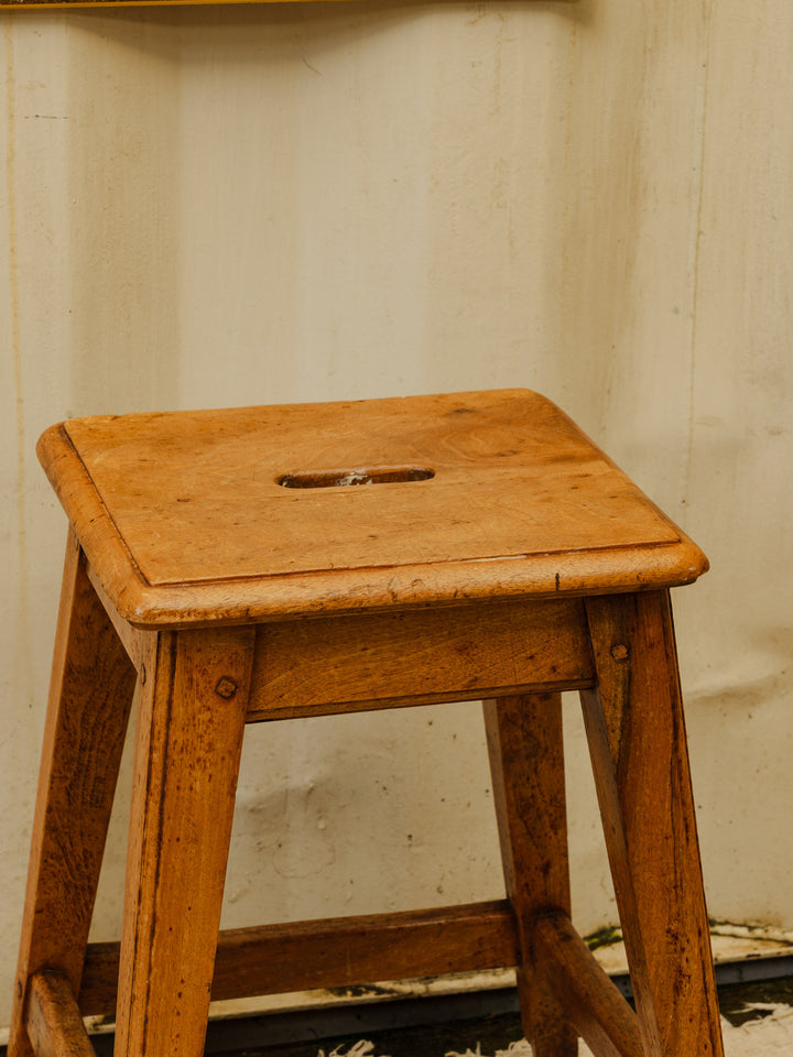 regis-tabouret-noyer-1658-3