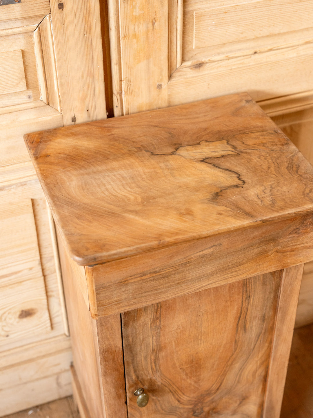 gilbert-buffet-noyer-1741-6