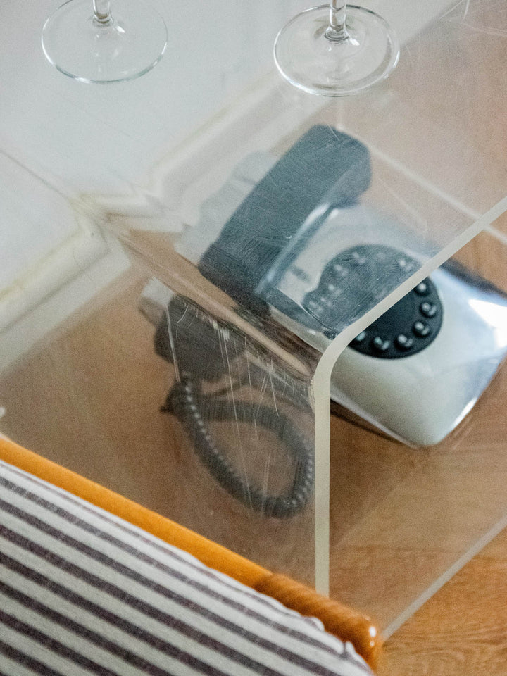 hanna-table-appoint-plexiglass-799-3