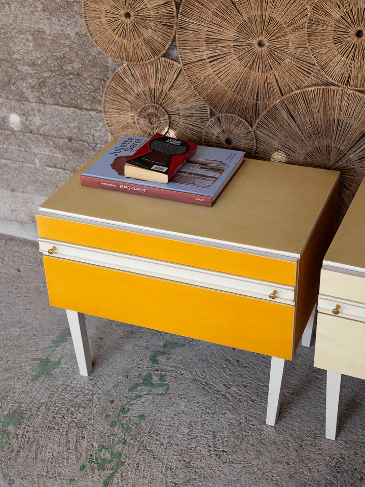 maia-table-chevet-bois-années70-moulures-1565-6