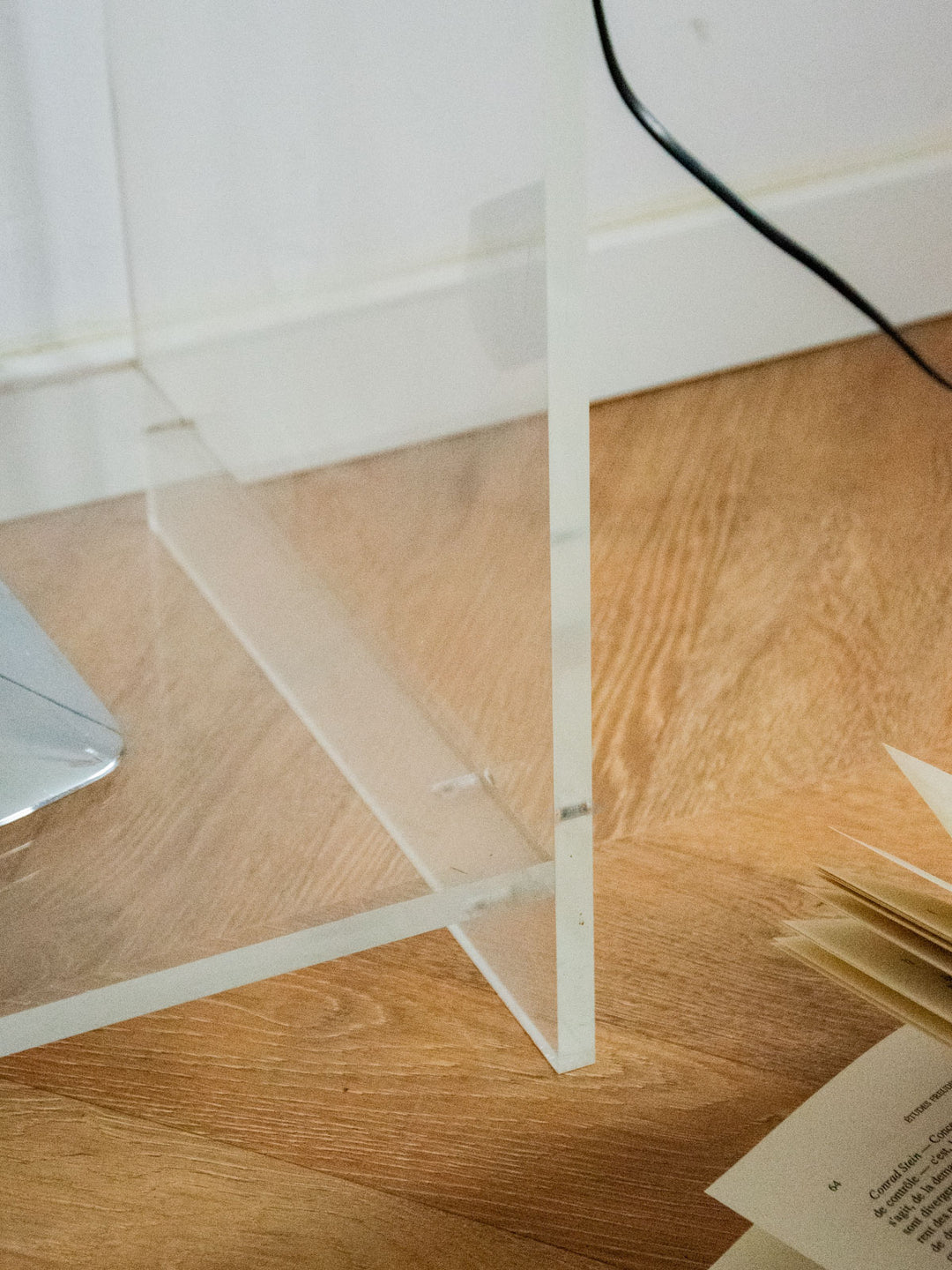 hanna-table-appoint-plexiglass-799-7