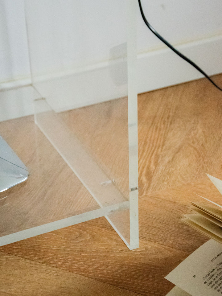 hanna-table-appoint-plexiglass-799-7