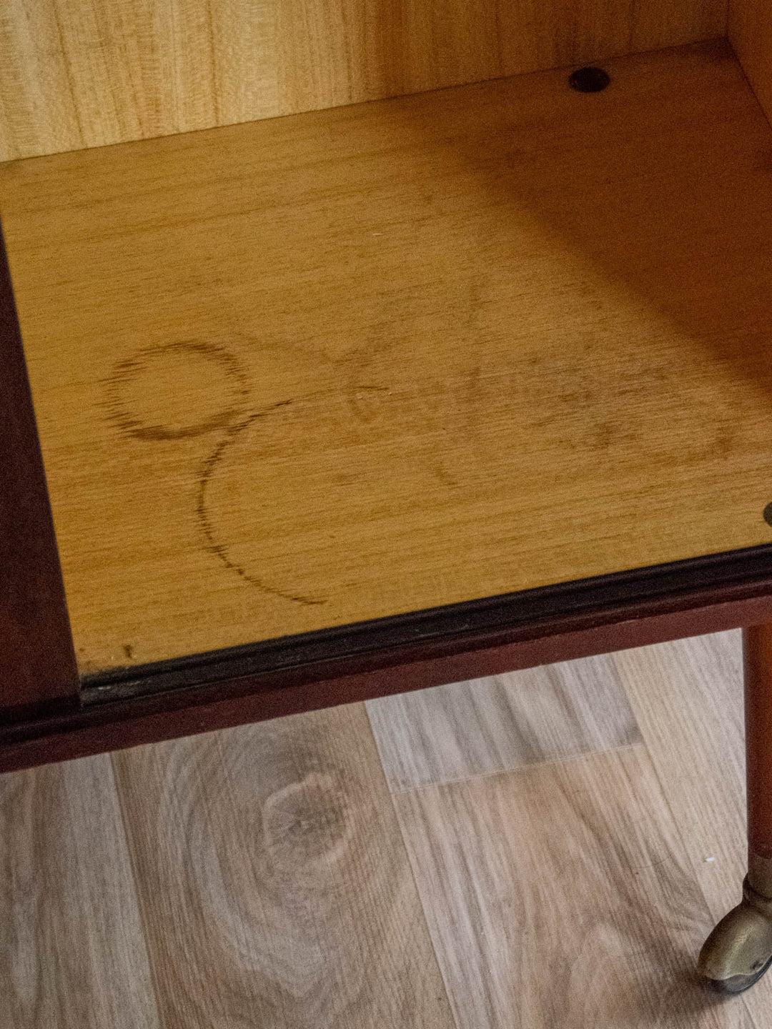 victoria-vitrine--97-12