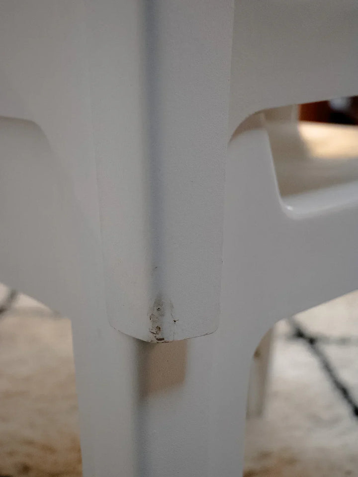 auguste-ensemble-table-et-chaises-fibre-verre-10-12