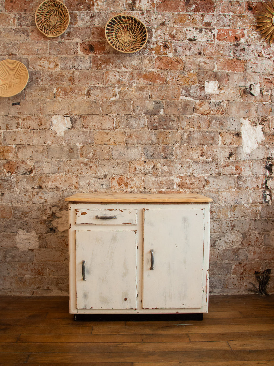 Gilbert, the Mado wooden sideboard No. 31