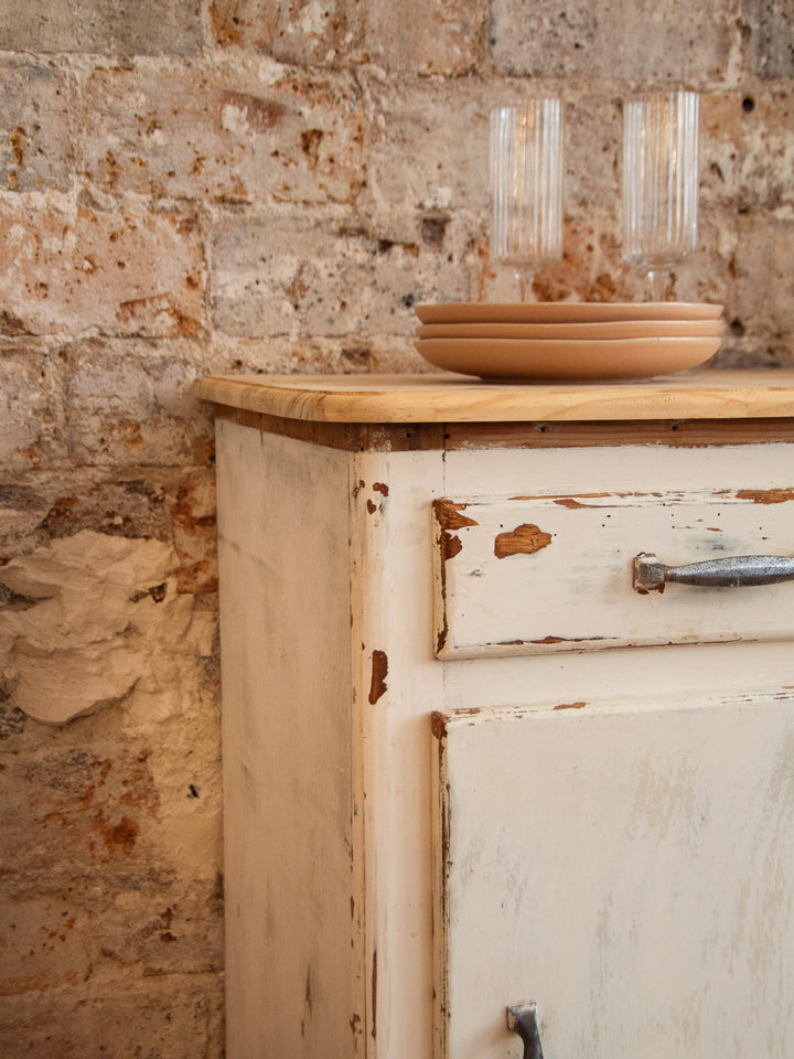 Gilbert, the Mado wooden sideboard No. 31