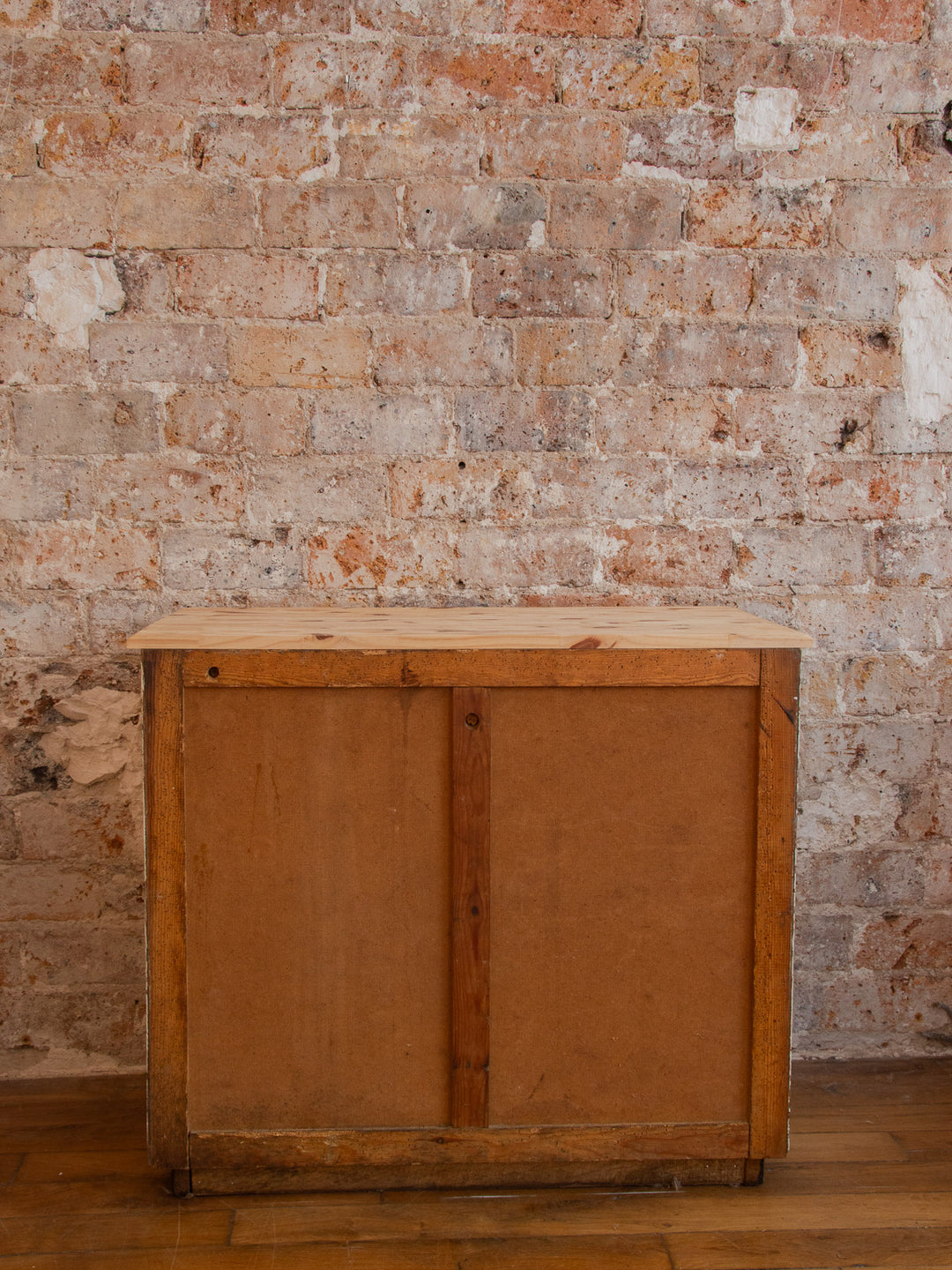 Gilbert, the Mado wooden sideboard No. 31