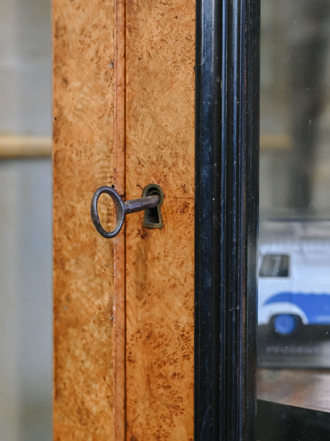 victoria-vitrine-bois-marbre-1321-8