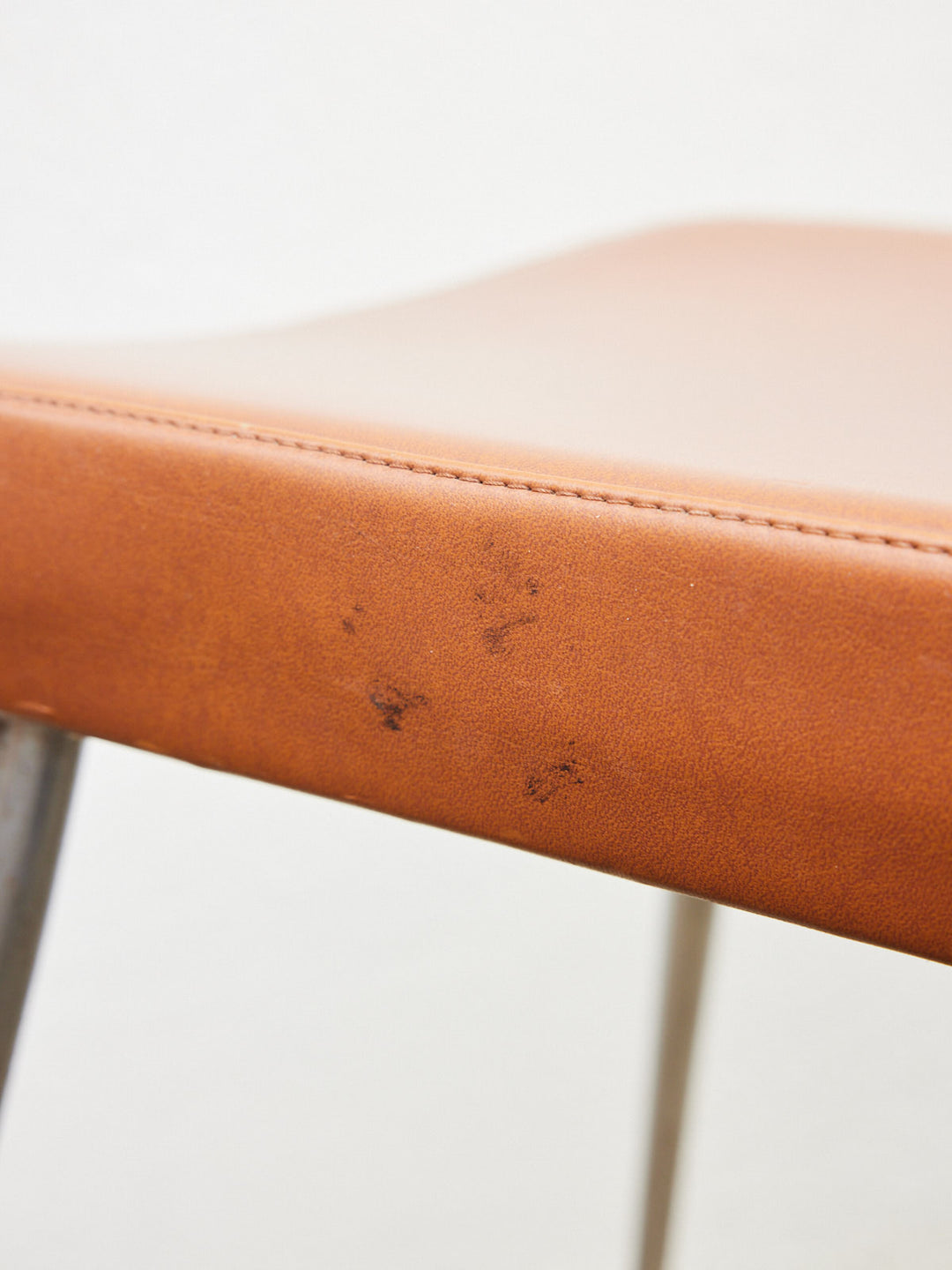 alma-chaise-simili-cuir-1033-7