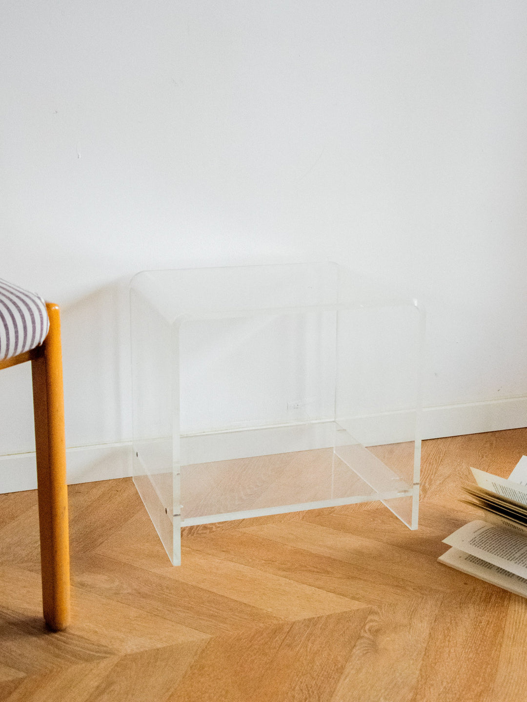 hanna-table-appoint-plexiglass-799-5