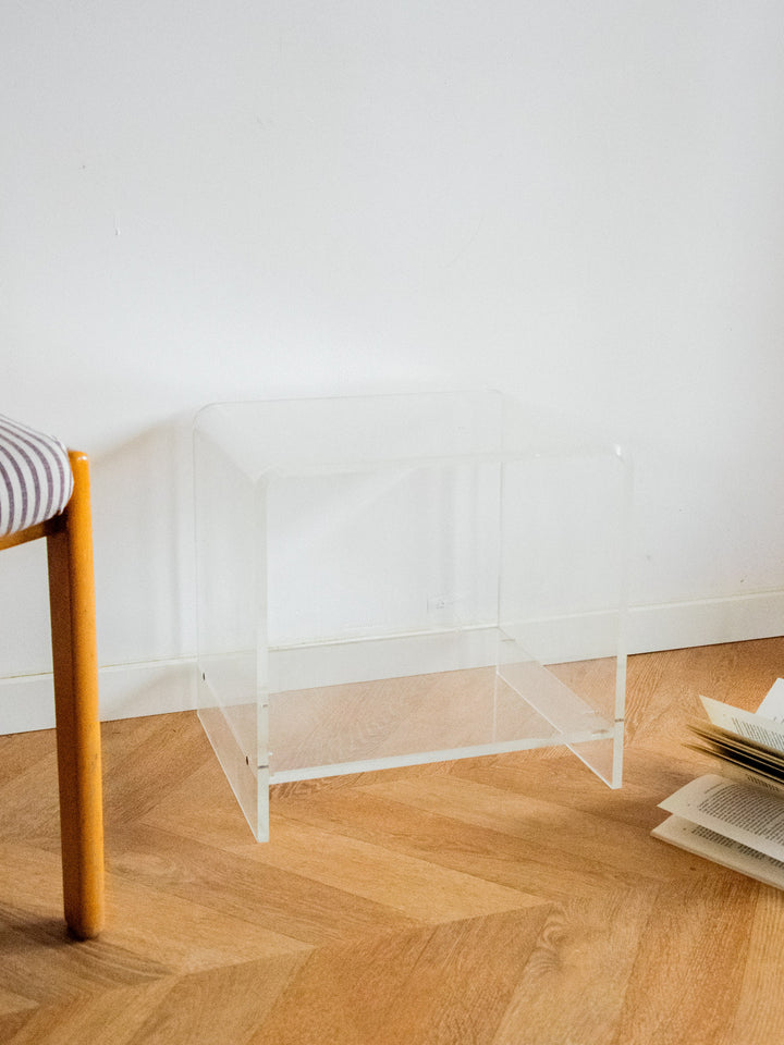 hanna-table-appoint-plexiglass-799-5