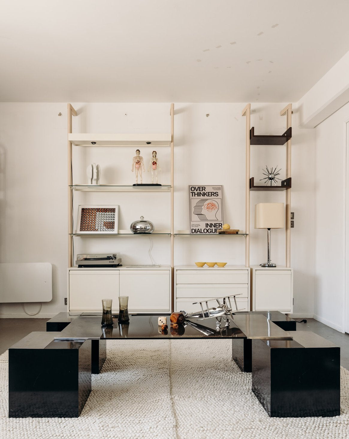 Mobilier : meubles, tables, coiffeuses, chevets
