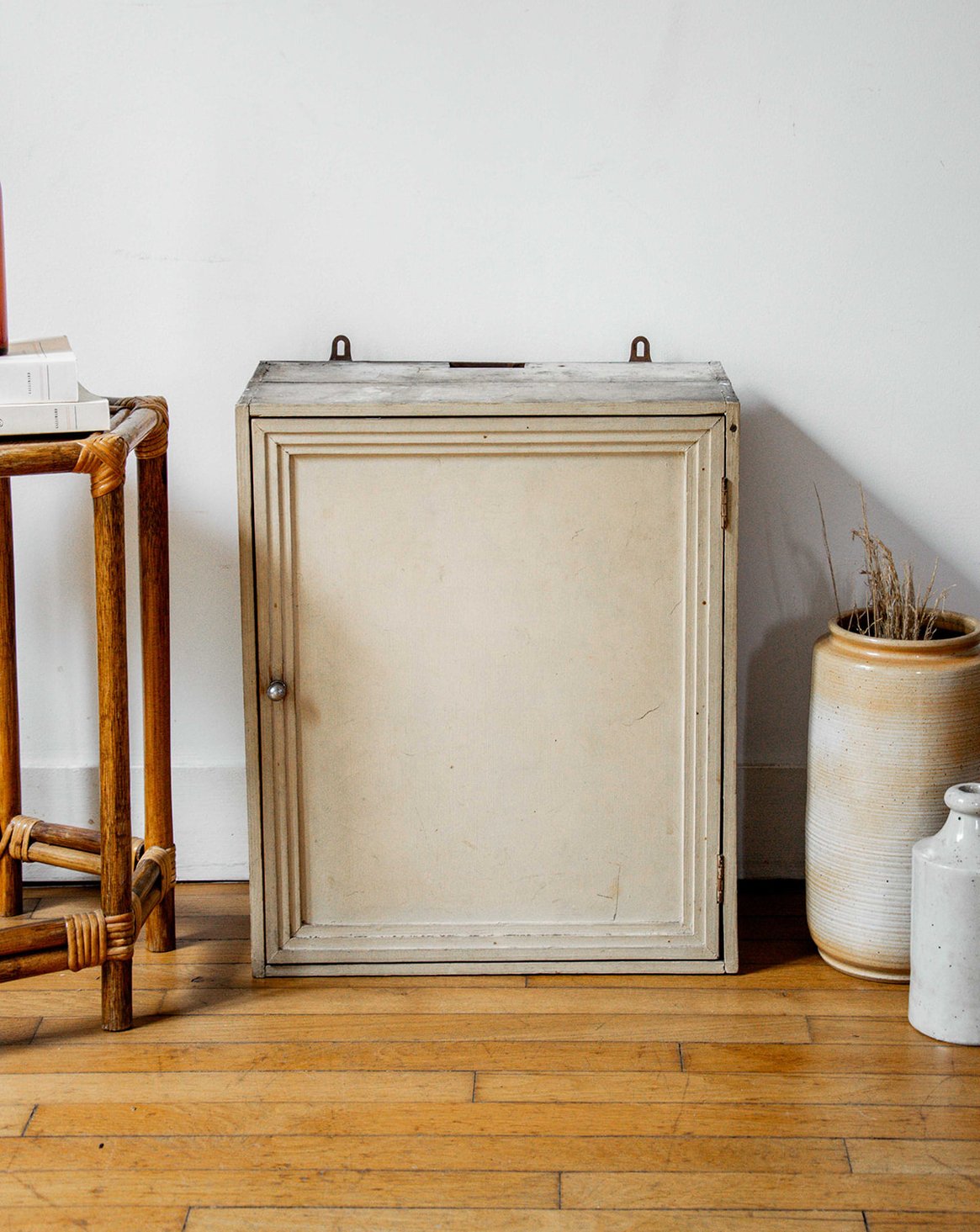 Mobilier : meubles, tables, coiffeuses, chevets