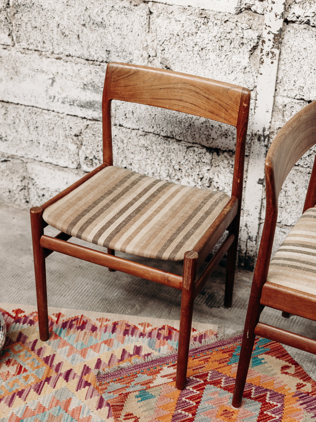 alma-paire-chaises-scandinave-56-2