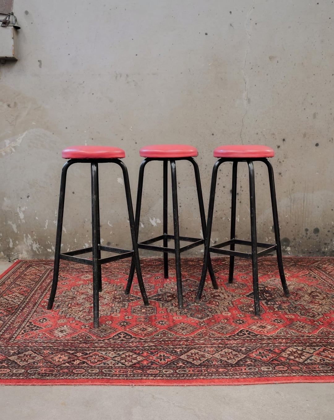pierre-tabouret-bar-simili-cuir-686-1