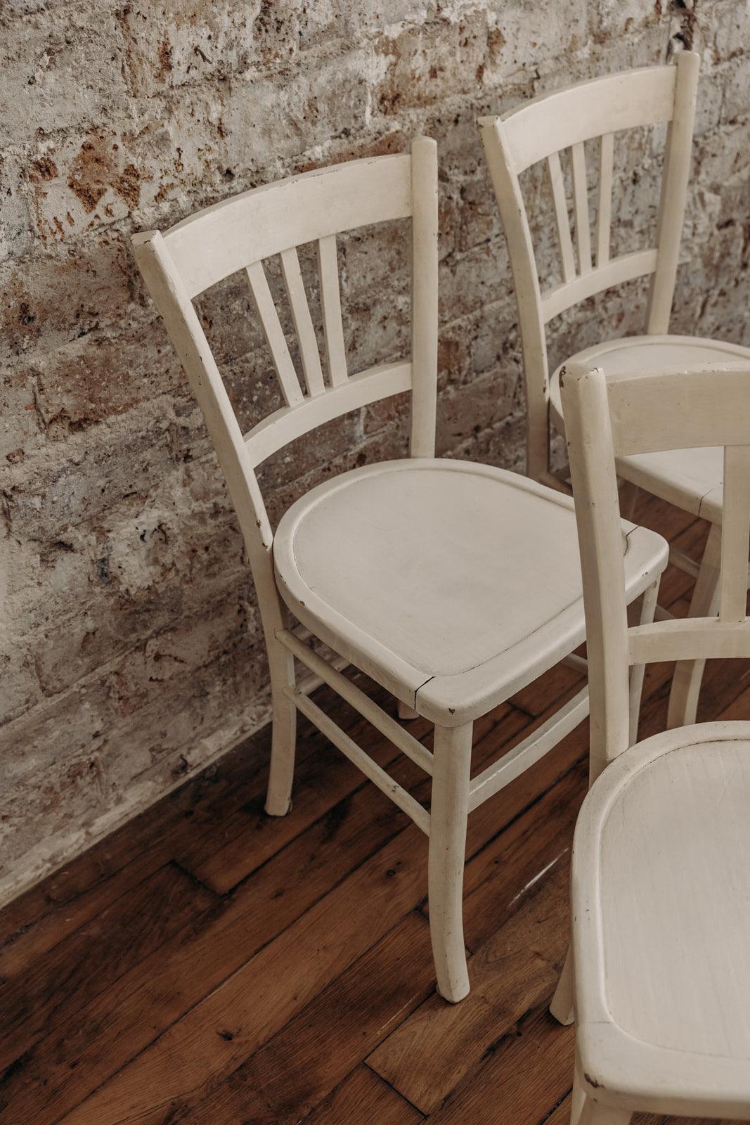 Claude, la chaise en bois N°101 - Debongout