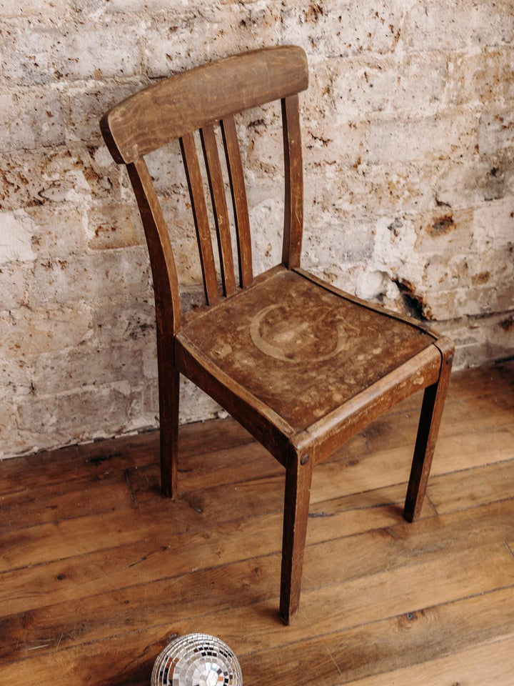 Claude, la chaise en bois N°124 - Debongout