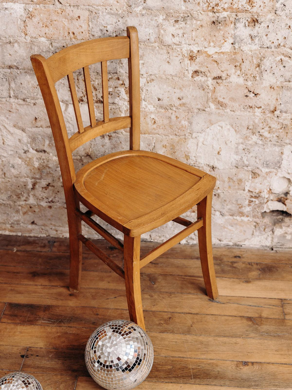 Claude, la chaise en bois N°130 - Debongout