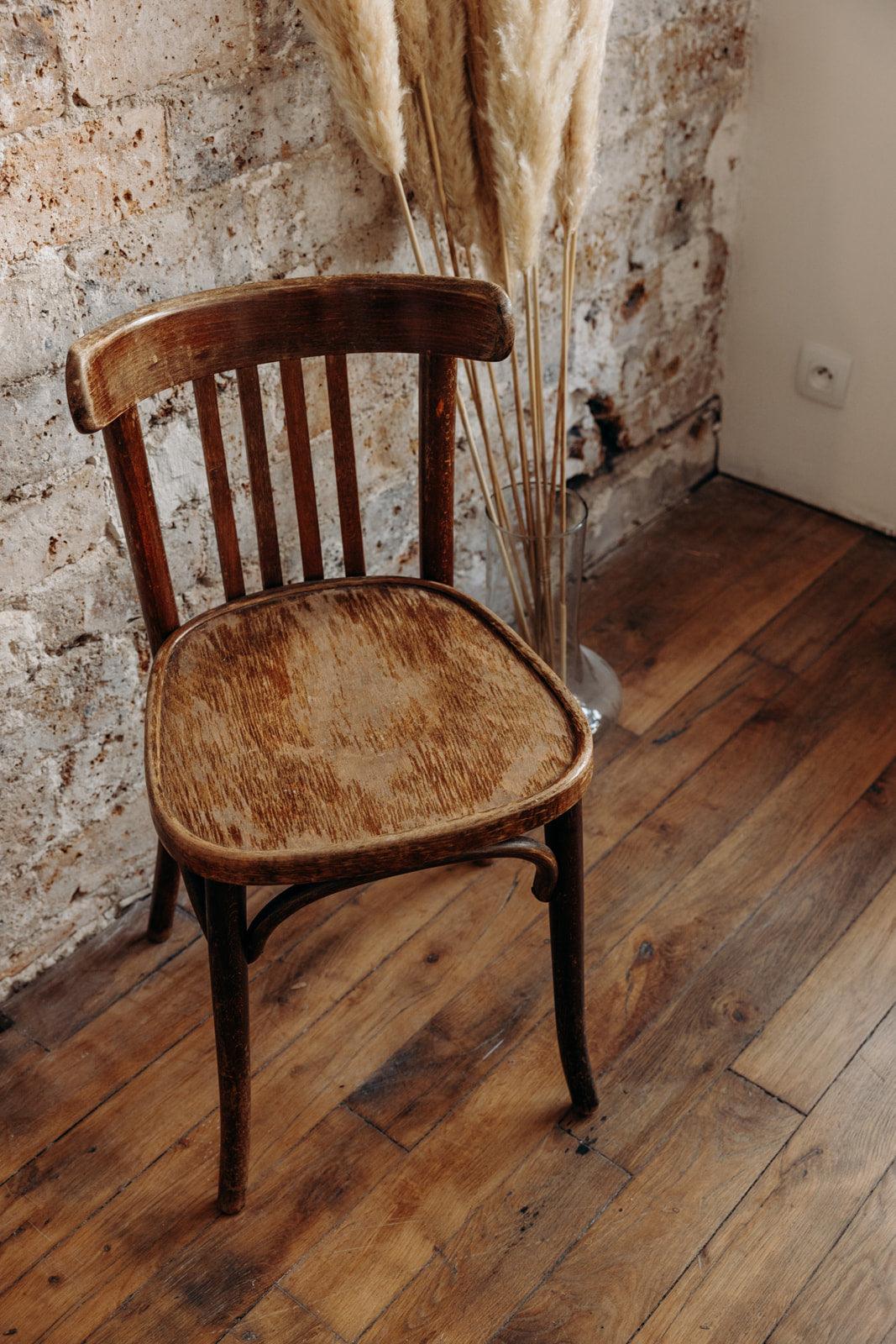 Claude, la chaise en bois N°96 - Debongout