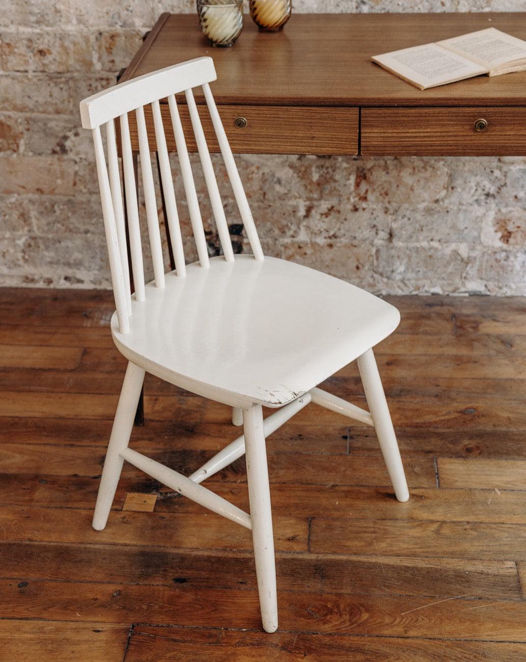 Claude, la chaise en bois N°97 - Debongout