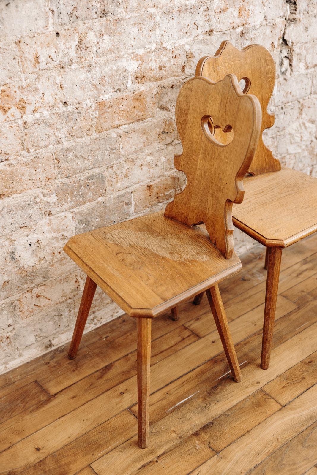 Claude, la chaise en bois N°99 - Debongout