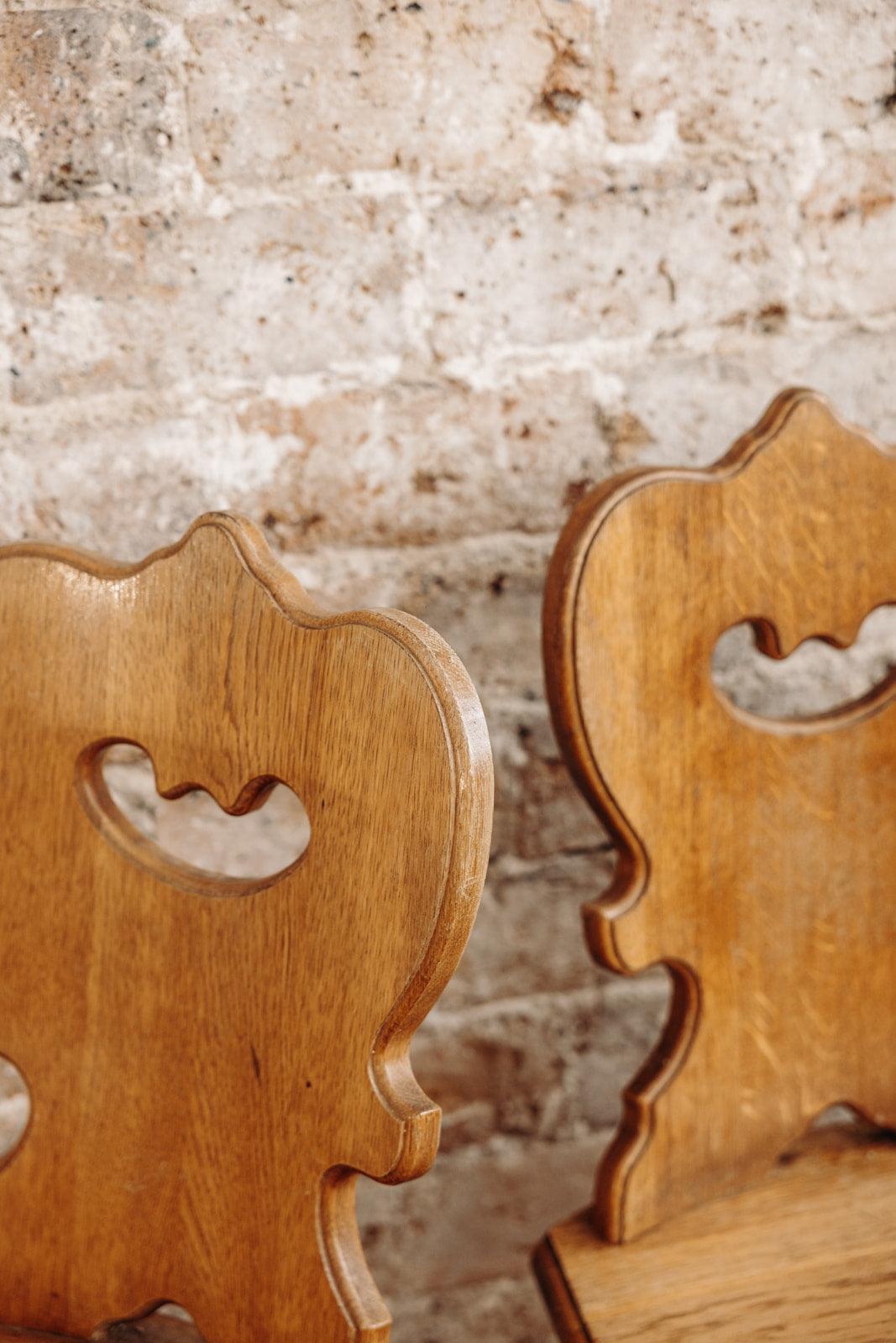 Claude, la chaise en bois N°99 - Debongout