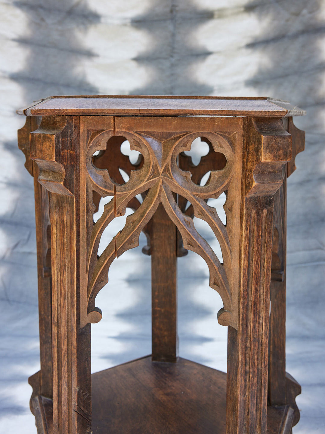 francine-table-appoint-bois-gothique-style-1114-3
