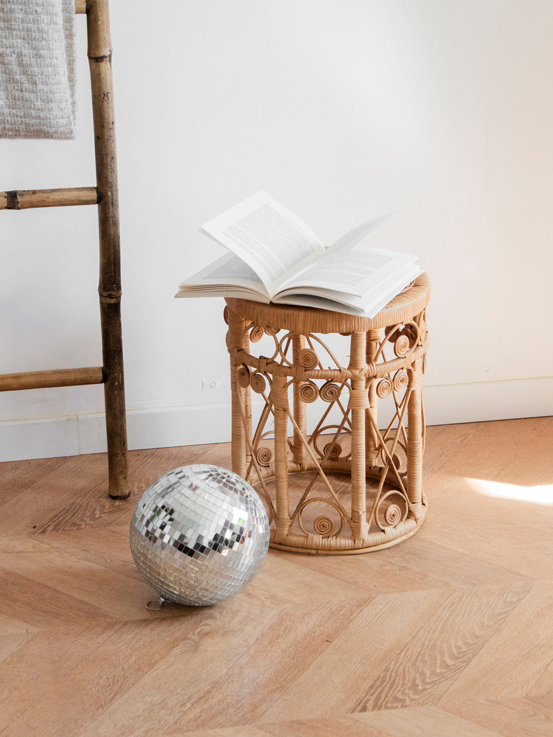 regis-tabouret-rotin-669-11