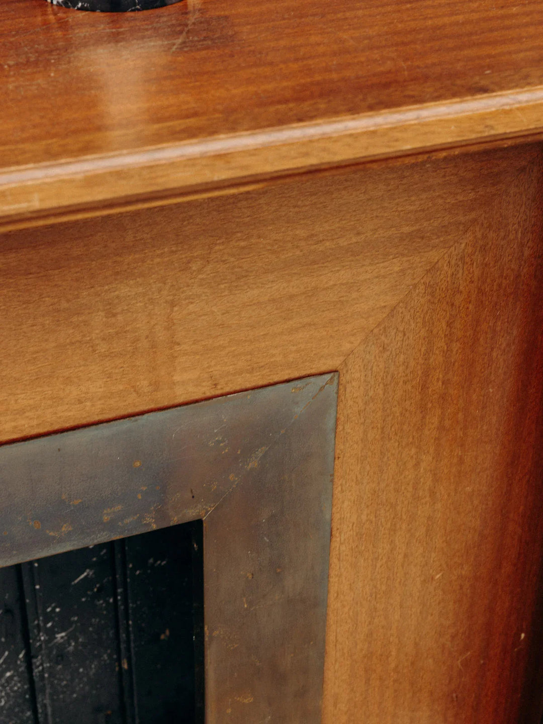 hippolyte-manteau-cheminee-bois-laiton-5-9