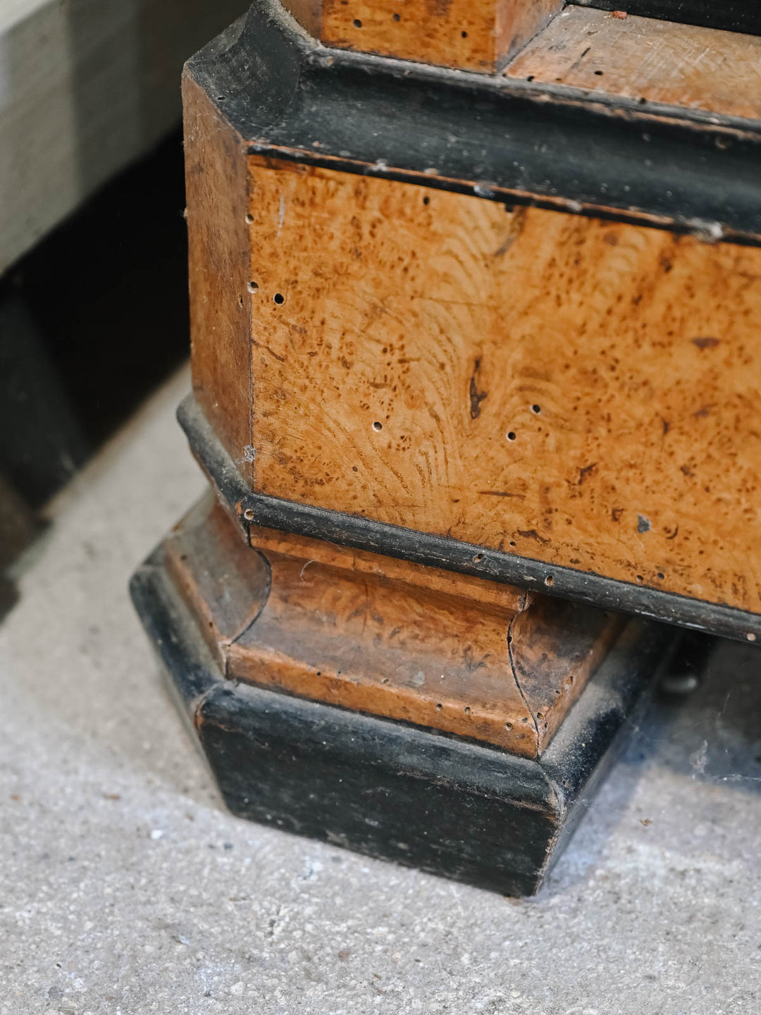 victoria-vitrine-bois-marbre-1321-6