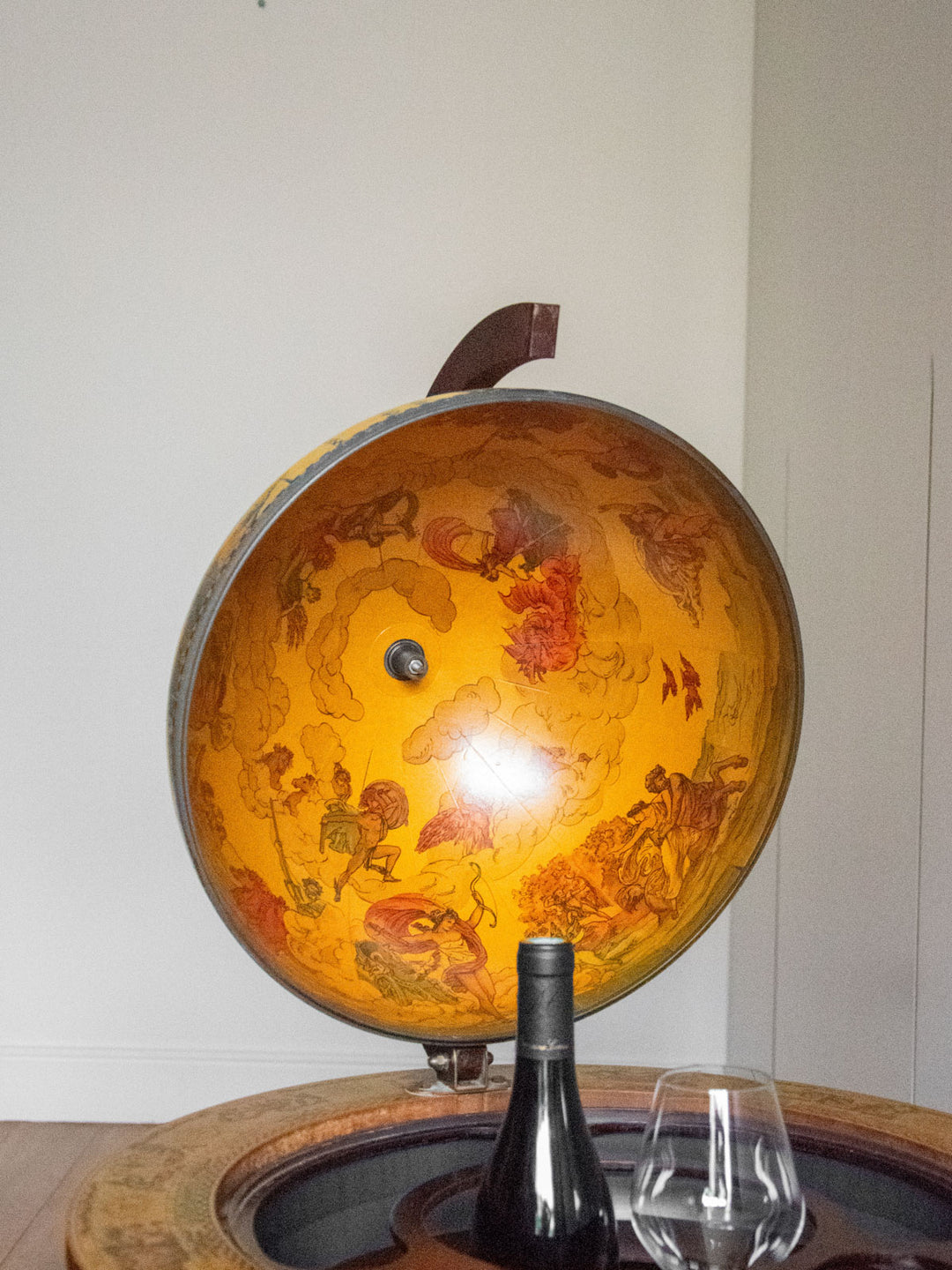 quentin-bar-globe-61-9