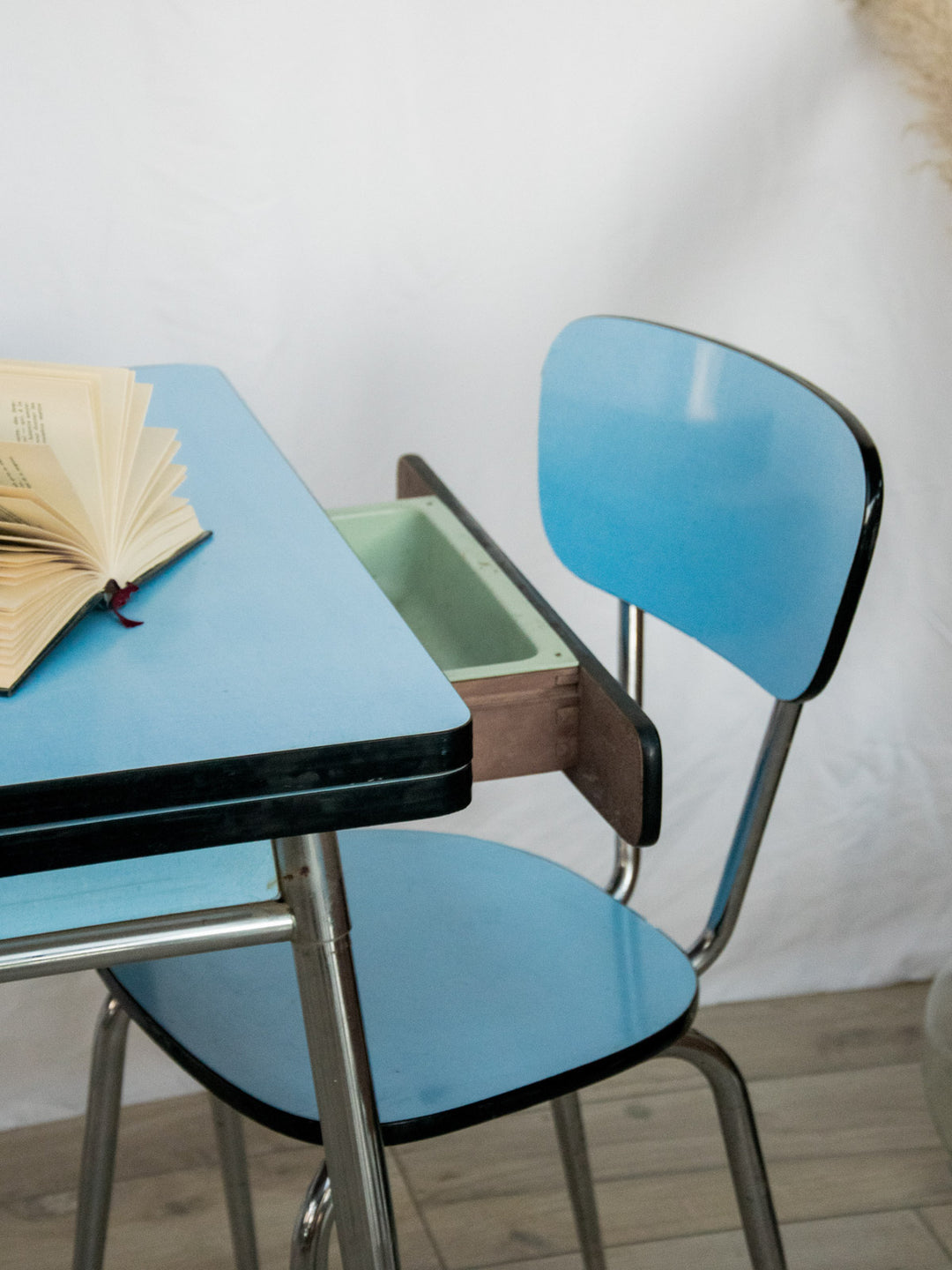 auguste-ensemble-table-et-chaises-formica-9-9