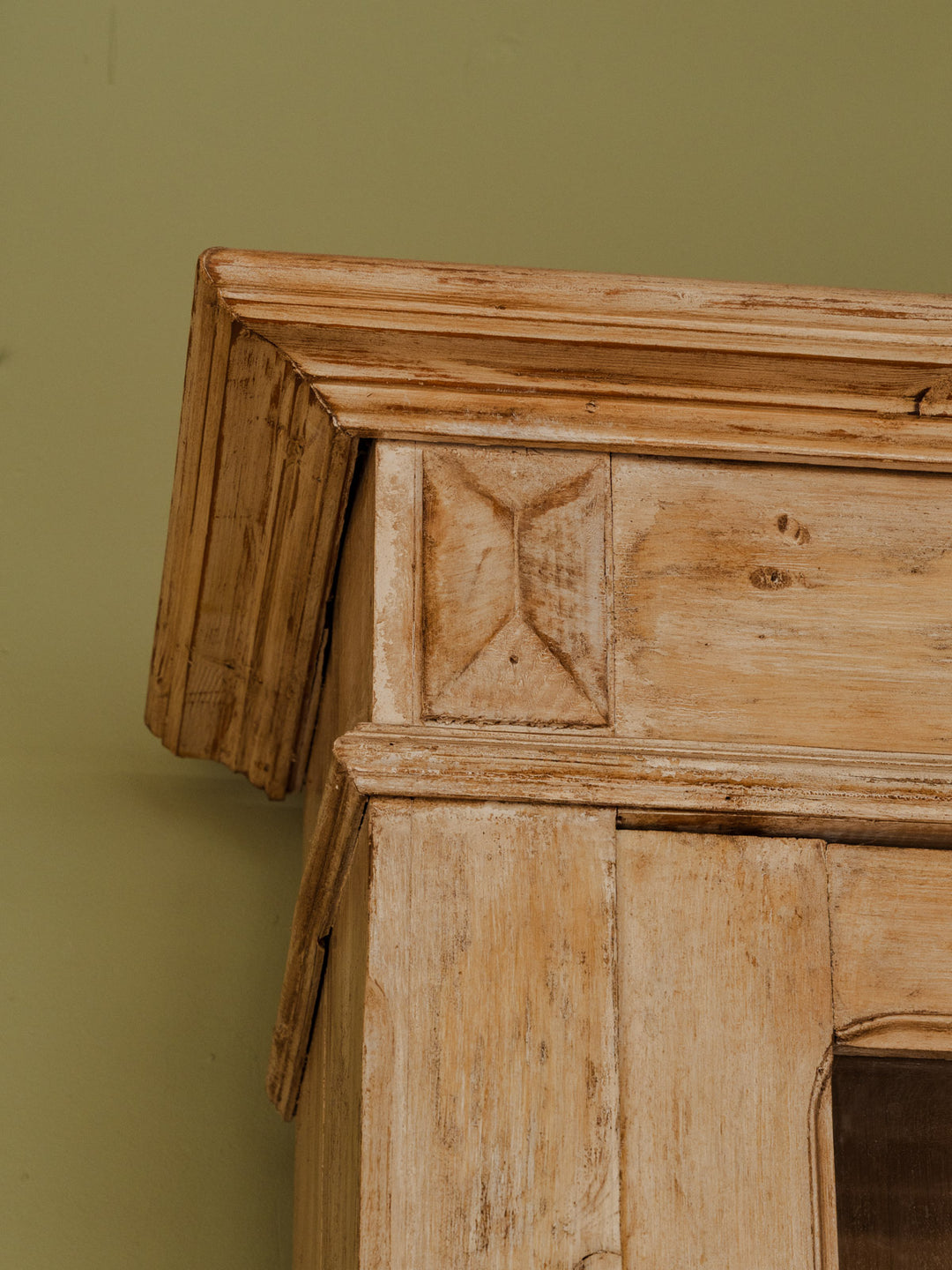 gilbert-buffet-bois-1886-5