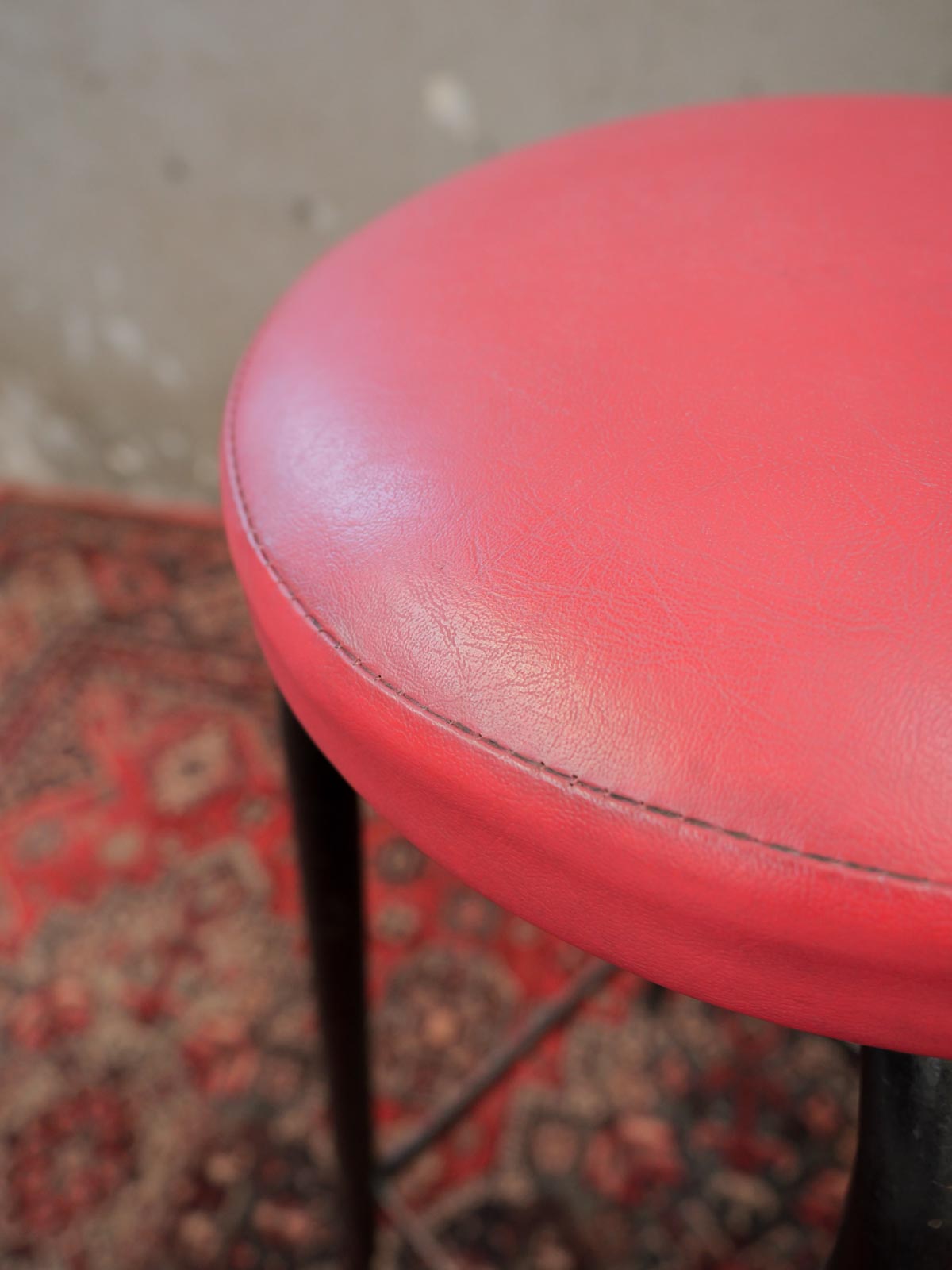 pierre-tabouret-bar-simili-cuir-686-2