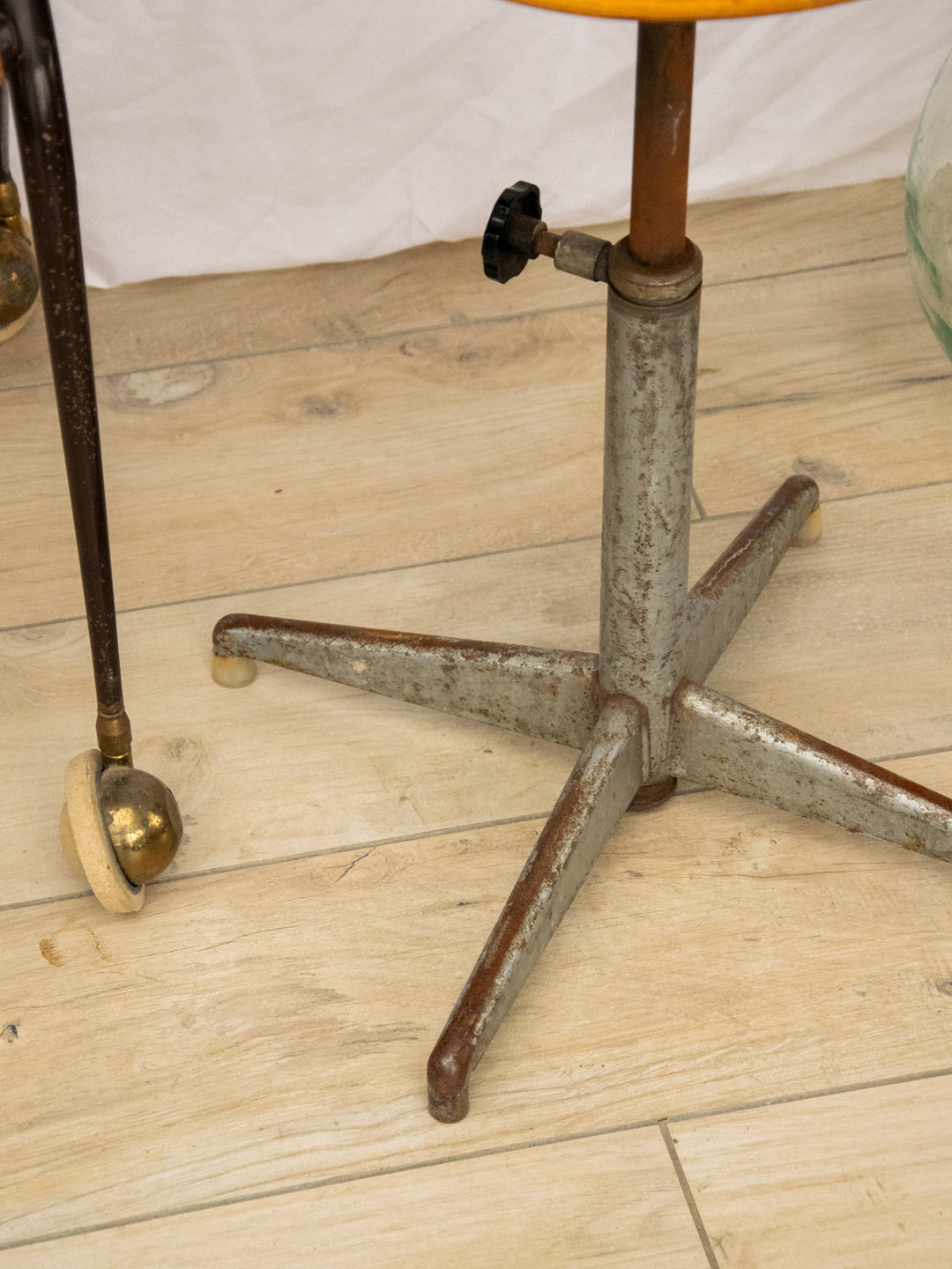 regis-tabouret-bois-821-7