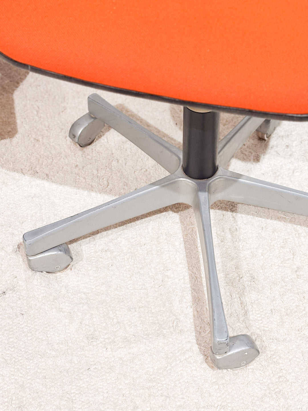 46fauteuilorange-5.jpg