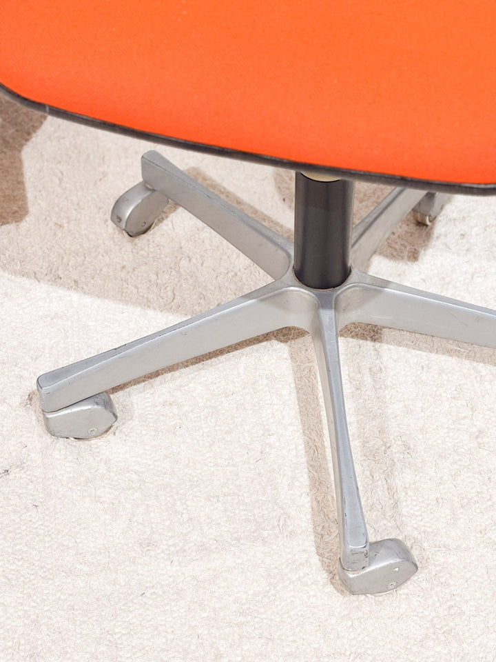 46fauteuilorange-5.jpg