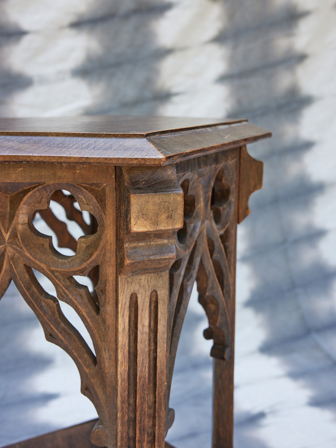 francine-table-appoint-bois-gothique-style-1114-4