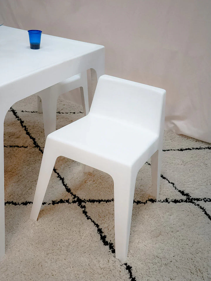 auguste-ensemble-table-et-chaises-fibre-verre-10-5