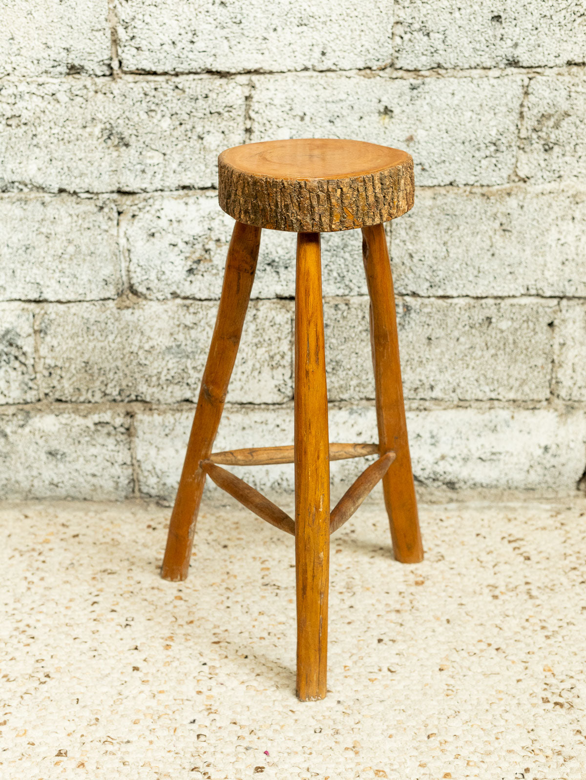 gaston-tabouret-bar-bois-brutaliste-199-2