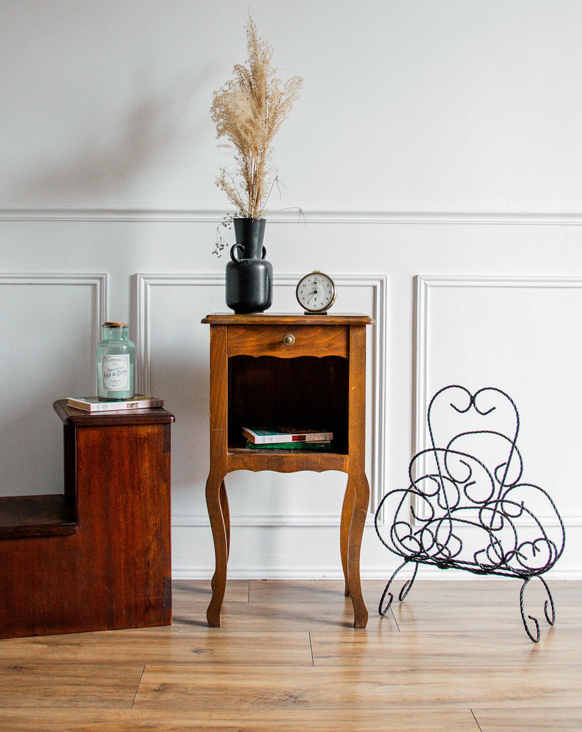 Mobilier : meubles, tables, coiffeuses, chevets