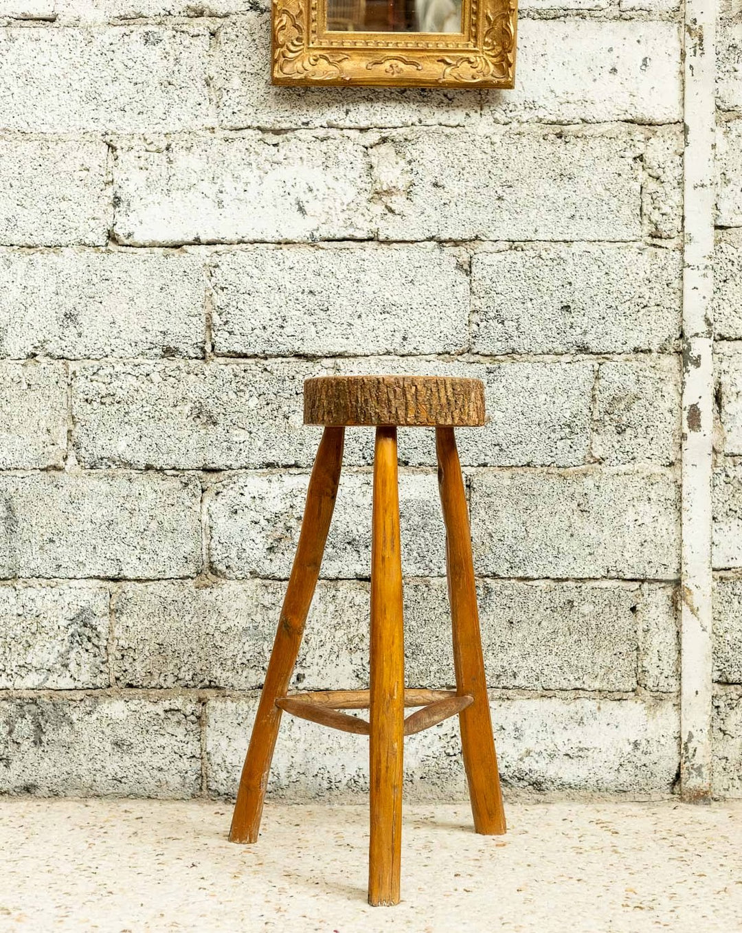 gaston-tabouret-bar-bois-brutaliste-199-1